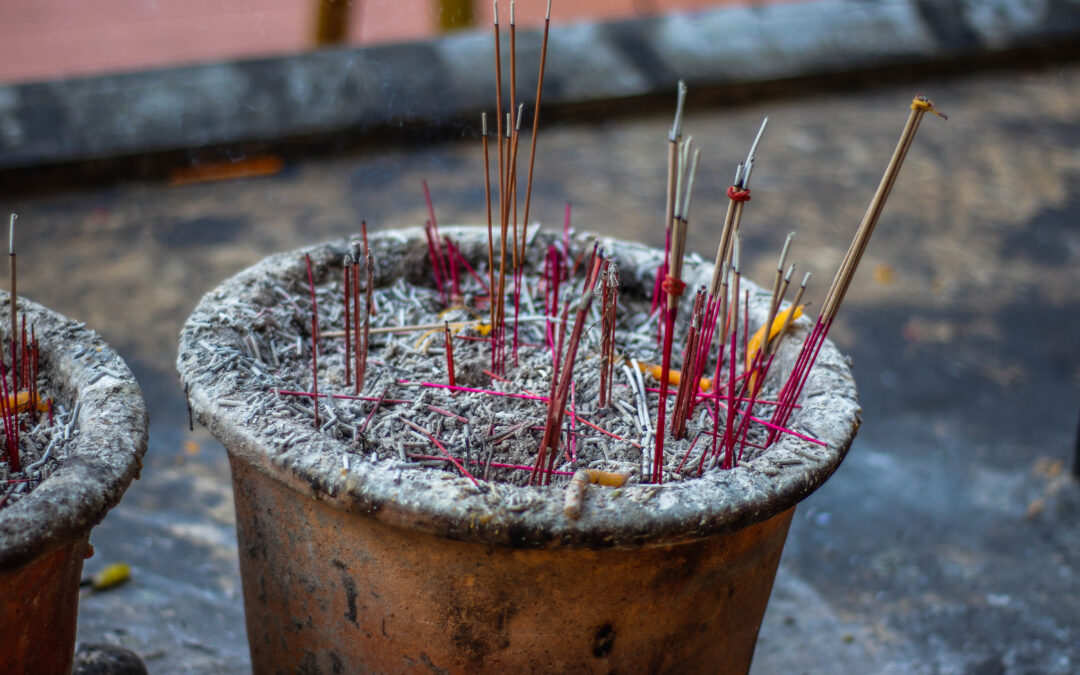 3. Incense vs. Dhoop Sticks: What’s the Difference and Which One to Choose?